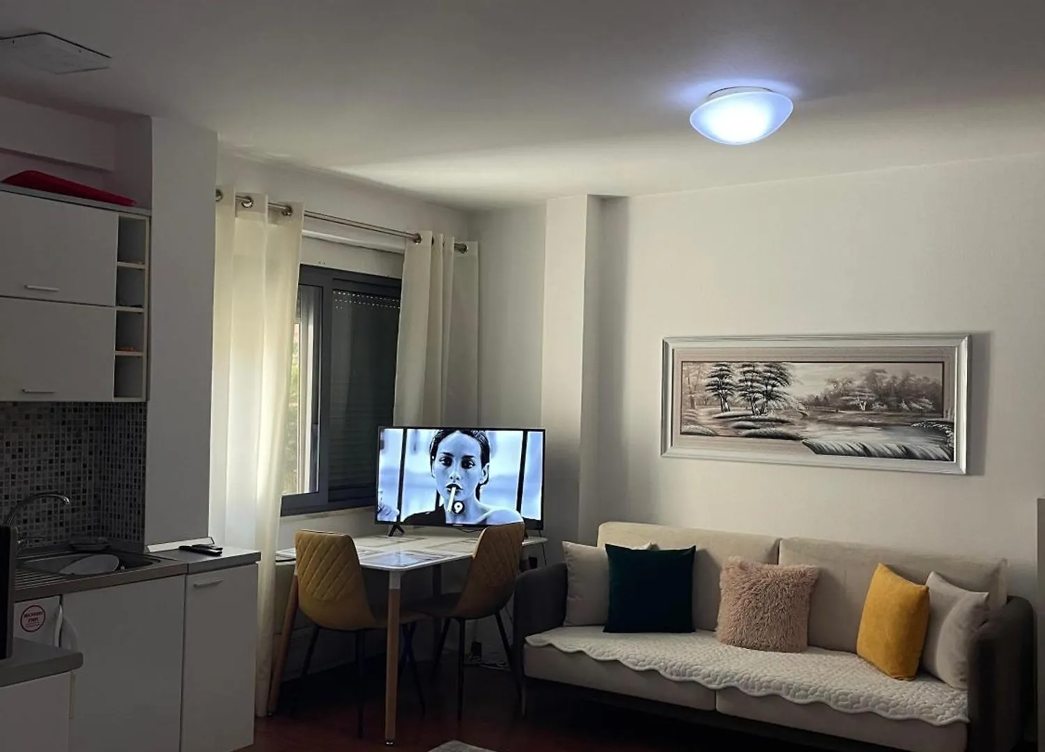 Sky Center Apartment Tirana 0*,
